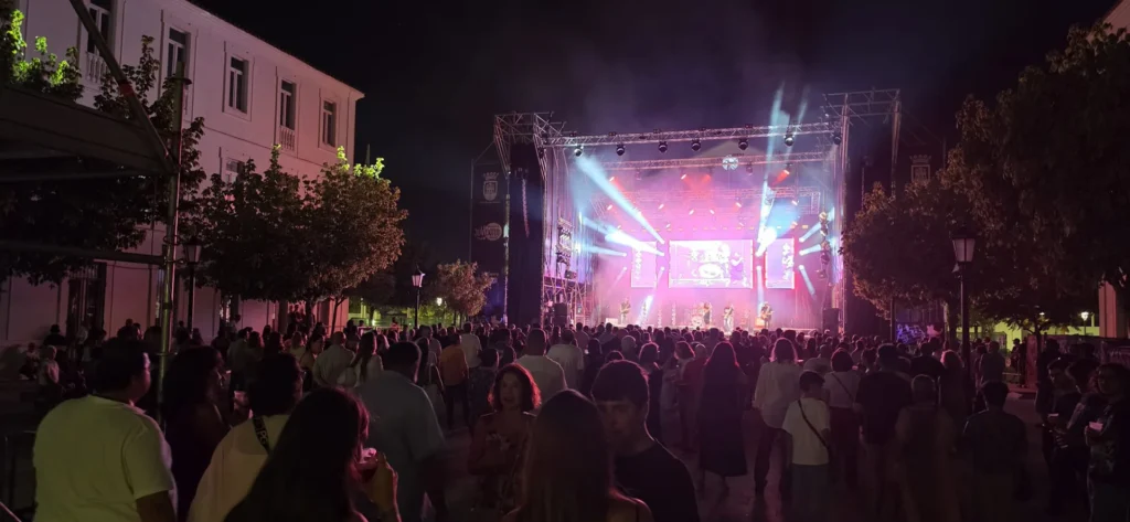 Noche de Tributos en San Roque con versiones de Luz Casal, Joaquín Sabina y Extremoduro
