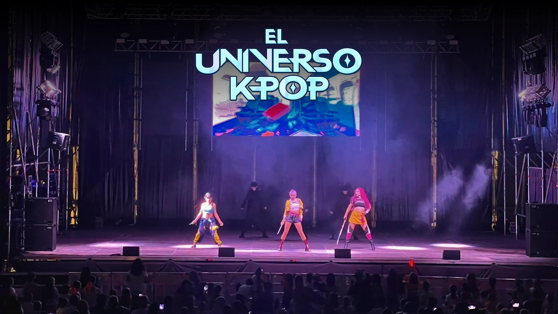 El Universo K-Pop llena la Plaza de las Constituciones de San Roque de música, baile y fantasía